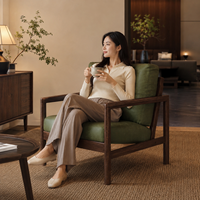 Fauteuil lounge en similicuir style Mid-Century avec structure en bois pour salon et hôtel, vente en gros