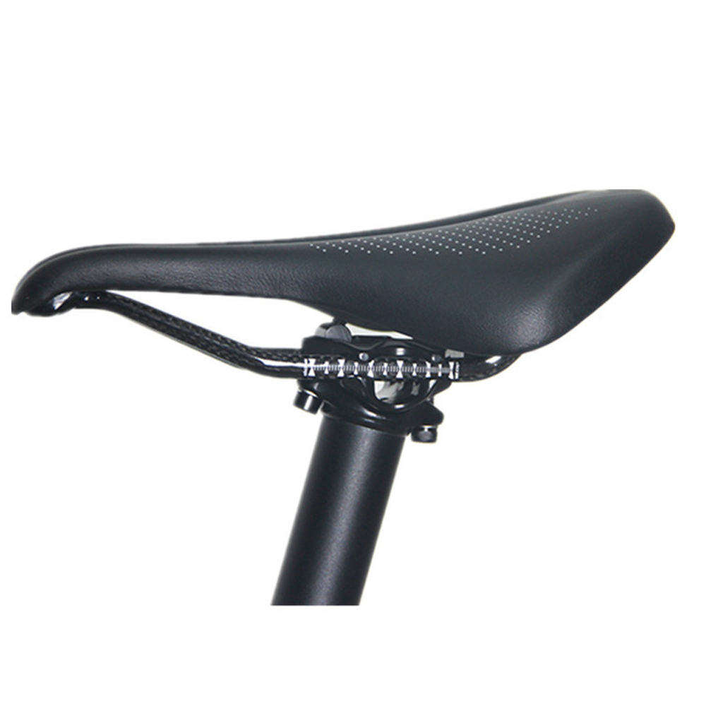 Selle de vélo de montagne entièrement en carbone Coussin de siège de véhicule de route Le coussin de cyclisme en fibre de carbone T700 est confortable Creux respirant