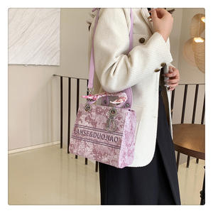 กระเป๋าถือผู้หญิงหนัง PU หรูหรา ปี 2024 ดีไซน์พู่ปักลายแฟชั่น คุณภาพสูง กันน้ำ สายสะพายเดี่ยว ใช้ได้ทุกวัน - Product Image 5