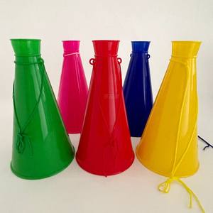 शोर बनाने वाले फुटबॉल खिलाड़ियों ने खेल दिवस की सीटी बजाई - Product Image 5