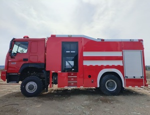 Le nouveau <span class=keywords><strong>camion</strong></span> <span class=keywords><strong>de</strong></span> pompiers à mousse Haowo à quatre roues motrices <span class=keywords><strong>de</strong></span> 5 tonnes, un véhicule doté <span class=keywords><strong>de</strong></span> fonctions <span class=keywords><strong>de</strong></span> sauvetage et <span class=keywords><strong>de</strong></span> réponse aux urgences incendie. - Product Image 5