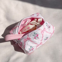 Sac cosmétique floral matelassé fleur mignonne vente chaude matériel d'impression personnalisé Mini pochette de maquillage