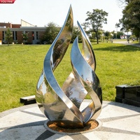 YOUFINE Grande sculpture abstraite en acier inoxydable poli miroir, en forme de flamme triplement courbée, pour musée urbain