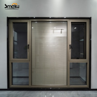 Ventana de Alto Rendimiento con Perfil de Aluminio en Bronce Champán, Combinación de Ventana Fija y Abatible con Persianas Manuales/Magnéticas