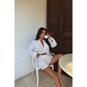 ชุดเซ็ตเสื้อผ้าลำลองผู้หญิงลายทางสีเหลือง ผ้าถักทอ ความยาวเหนือเข่า สำหรับฤดูร้อน - Product Image 3