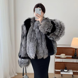Veste en fourrure de renard <span class=keywords><strong>argenté</strong></span> naturel en gros d'usine avec manteau de fourrure noire femmes vêtements en fourrure véritable de haute qualité - Product Image 1
