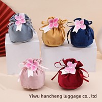 Sacs à bonbons chinois de luxe haut de gamme, pochettes créatives en velours avec cordon de serrage, boîtes de dragées pour mariage, cadeaux en stock