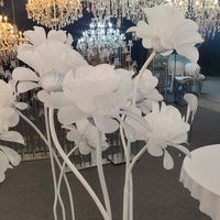 Support de fleurs en cristal LED en fer pour la décoration de mariage, fête, événement, allée, éclairage de route avec alimentation électrique AC