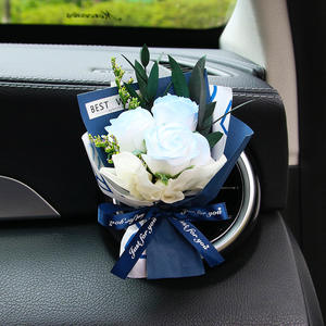 Mini bouquet éternel fait main pour voiture avec gypsophile et roses séchées pour la décoration de la grille d'aération - Product Image 2