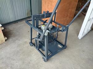 Kleine Mini Draagbare Mobiele Eierleggende Bestrating Vliegas Beton Cement Moulding Handmatige Holle Blok <span class=keywords><strong>Making</strong></span> <span class=keywords><strong>Machine</strong></span> Prijs - Product Image 3