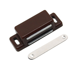 Loquet magnétique pour portes d'armoires, petit, en plastique marron, design minimaliste en fer - Product Image 1