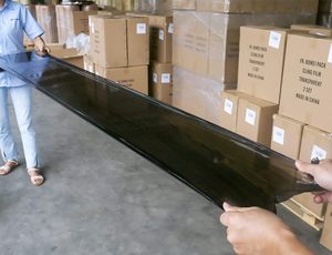 Clear Black PE Mini Stretch Film 17mic for Packaging Pallet Lldpe Stretch <b>Wrap</b> with Handle <b>Plastic</b> <b>Wrap</b> Roll - Product Image 4