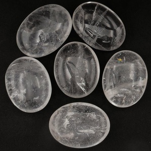 Pierre de paume en quartz clair de luxe, Feng Shui, polie avec soin, énergie de l'amour cosmique encapsulée, croissance spirituelle, décoration - Product Image 1