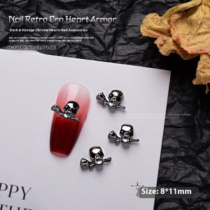 Gotische Vintage 3D Nagelkunst-Accessoires im Chrome Hearts Kreuz-Herz Totenkopf- und Spinnen-Design mit Legierungs-Strasssteinen Großhandel - Product Image 6