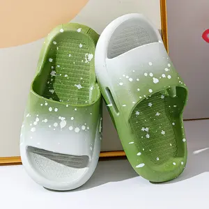 รองเท้าแตะพีวีซีสำหรับเด็กพื้นรองเท้าระบายอากาศกันลื่นสีไล่ระดับสีสำหรับฤดูร้อน