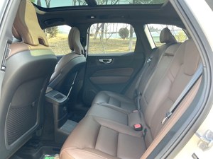 PHEV Premium d'un seul propriétaire <span class=keywords><strong>2022</strong></span> pour <span class=keywords><strong>XC60</strong></span> T8 SUV de luxe Pneus R20 Gauche Foncé Faible kilométrage Sécurité inégalée Efficacité énergétique combinée - Product Image 5