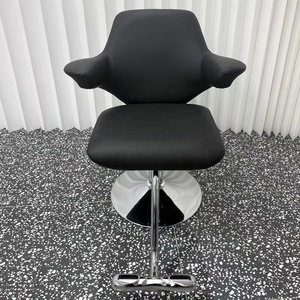 Fauteuil de Barbier Minimaliste Moderne, Chaise de Salon Hydraulique, Siège de Coiffure en Cuir avec Repose-Pieds - Product Image 4