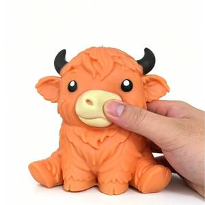 Peluche de vache des Highlands Umbo, boîte en vrac, jouet à presser mystère de Noël, animal de ferme, pour soulager le stress et la relaxation - Product Image 6