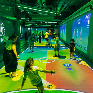 Projecteur interactif de projection immersive 3D sur sol pour jeux de mapping, adapté aux stades de football en intérieur et aux divertissements sportifs - Product Image 2