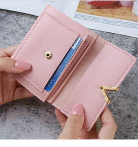 Portafoglio da Donna Corto di Fabbrica Versione Coreana, Portamonete alla Moda in Pelle PU, Fermasoldi di Lusso, Porta Carte e Contanti Pieghevole da Donna - Product Image 4