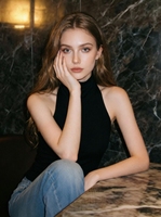 Atasan Rajut Halter Tanpa Lengan yang Chic - Bahan Rib Knit Lembut, Model Slim Fit Seksi untuk Layering Musim Panas atau Acara Malam Hari, Pullover Wanita Trendi