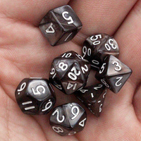 Vente en gros de dés miniatures personnalisés en acrylique avec logo numérique imprimé D4 D6 D20 pour le jeu Dungeons and Dragons, dés noirs de 10 mm et 8 mm