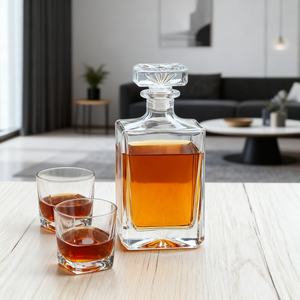 Elegante Set di Decanter per Whisky in vetro quadrato da 26 once 750ml inciso su misura senza piombo e bicchieri per degustazione di Whisky con tappo di vetro - Product Image 3
