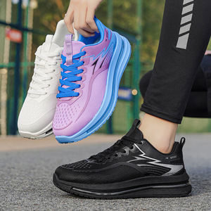 รองเท้ากีฬาสำหรับผู้ชายใส่เดินในฤดูใบไม้ผลิดีไซน์ใหม่พื้นรองเท้ากลางๆแบบตาข่ายกันลื่น - Product Image 4