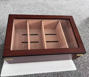 Humidor à cigares personnalisé avec dessus en verre, boîte à cigares en bois de cèdre avec dessus en verre fait main brun cèdre et hygromètre (pour 70 cigares) - Product Image 5