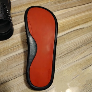 Vente en gros de nouvelles tongs pour hommes en cuir véritable, imperméables, respirantes, pour l'extérieur, sandales de plage, tongs à semelle rouge - Product Image 2