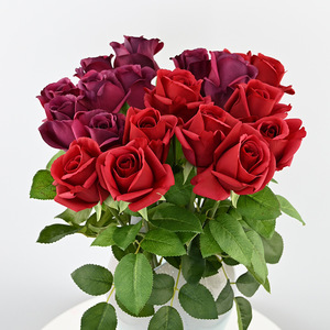 Pétalos de Rosa Kate Hidratantes de Alta Calidad con Textura Suave y Delgada, Tacto Realista y de Alta Fidelidad - Product Image 3