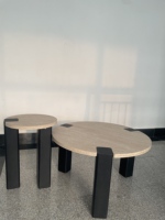 Table basse classique en panneau de densité avec finition travertin, base en laiton antique, ronde, pour salon, vente en gros de meubles