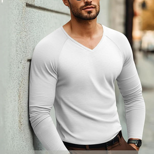 T-shirts pour hommes à manches longues, <span class=keywords><strong>col</strong></span> en <span class=keywords><strong>V</strong></span>, légers, sous-<span class=keywords><strong>v</strong></span>êtements, ourlet incurvé, décontractés, basiques, pour l'entraînement, vente en gros, personnalisables, en tissu Tri-Blend - Product Image 3