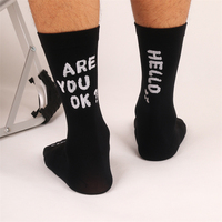 Chaussettes de cyclisme personnalisées avec lettres – Nouvelle collection populaire en promotion – Chaussettes de sport respirantes à compression pour la randonnée et la course à pied – Chaussettes de sport Hello pour hommes et équipes