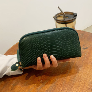 Bolso de mano de piel con estampado de cocodrilo para mercancía general, nuevo bolso para teléfono con cremallera larga 2025, venta al por mayor de piel auténtica del fabricante - Product Image 1
