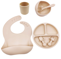 Ensemble d'ustensiles de repas pour tout-petits : bavoirs, bols, assiettes compartimentées, tasses, fourchettes, cuillères en silicone de qualité alimentaire, compatibles micro-ondes et lave-vaisselle