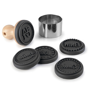 Set di timbri per biscotti con manico in legno e taglierino in metallo per decorazioni di pasticceria - Product Image 1