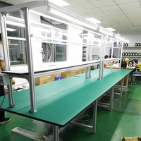 Banc de travail en profilé aluminium pour atelier de production industrielle