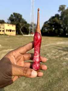 Crochets à crochet en résine et en bois multicolores, finition lisse, durables, légers et confortables pour le tricot, le crochet et les projets de fil. - Product Image 2