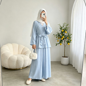 Conjunto modesto estilo kimono azul claro para mujer, top con cintura atada y pantalones de pierna ancha, elegante atuendo musulmán. - Product Image 1
