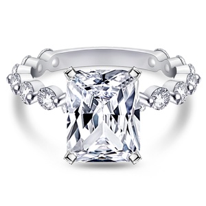 Bague de mariage classique en argent sterling avec sertissage rectangulaire en zircon plaqué rhodium - Product Image 2