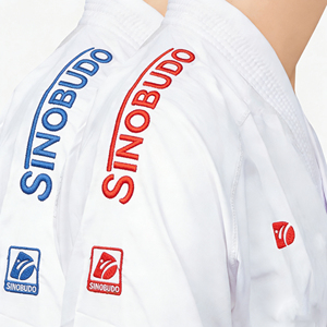 Conjunto de <span class=keywords><strong>Karategi</strong></span> Rojo/Azul Aprobado por la WKF para Kumite - Product Image 2