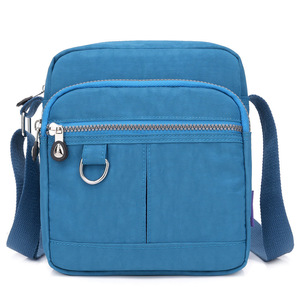 Sac à bandoulière léger en nylon pour femme, imperméable, petit format, style hobo décontracté, grande capacité, vente en gros, pour voyage - Product Image 4