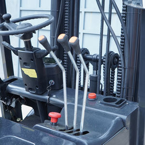 Piccolo Carrello Elevatore Elettrico a Batteria al Litio, Muletto 4x4 con Certificazione CE, Mini Elevatore con Accessori Idraulici - Product Image 5