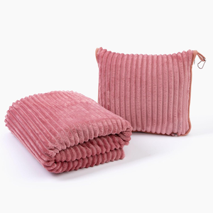 Manta de viaje 2 en 1, avión compacto con bolsa, juego imprescindible con funda para equipaje de mano y clip para mochila, manta y almohada - Product Image 1