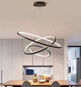 โคมไฟระย้าอะคริลิควงกลม LED อลูมิเนียมสไตล์วินเทจทันสมัยพร้อมโคมระย้า3วงสำหรับห้องนอนห้องนั่งเล่นใช้ในร่ม - Product Image 1