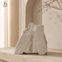 Vase à fleurs en céramique géométrique moderne Jossin, côtelé blanc, accessoires d'art sculptural pour la décoration de table de salon et de la maison