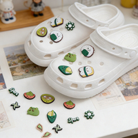 Breloques de chaussures en PVC Fengxin en gros, breloques pour sabots vertes Sushi, accessoires souples unisexes, décorations de chaussures, boucles et clips en vrac