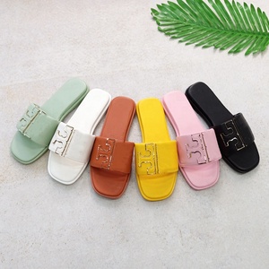 รองเท้าแตะแฟชั่นผู้หญิง สวมใส่สบาย สีสันสดใส ดีไซน์สวยงาม แบรนด์ดัง - Product Image 1