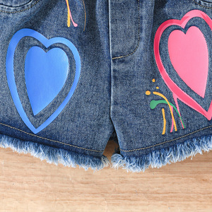 Completo Estivo per Bambine 2 Pezzi con Top a Maniche a Sbuffo con Motivo a Cuori e Strass e Pantaloncini in Denim, Abbigliamento per Bambine 2-8 Anni - Product Image 5